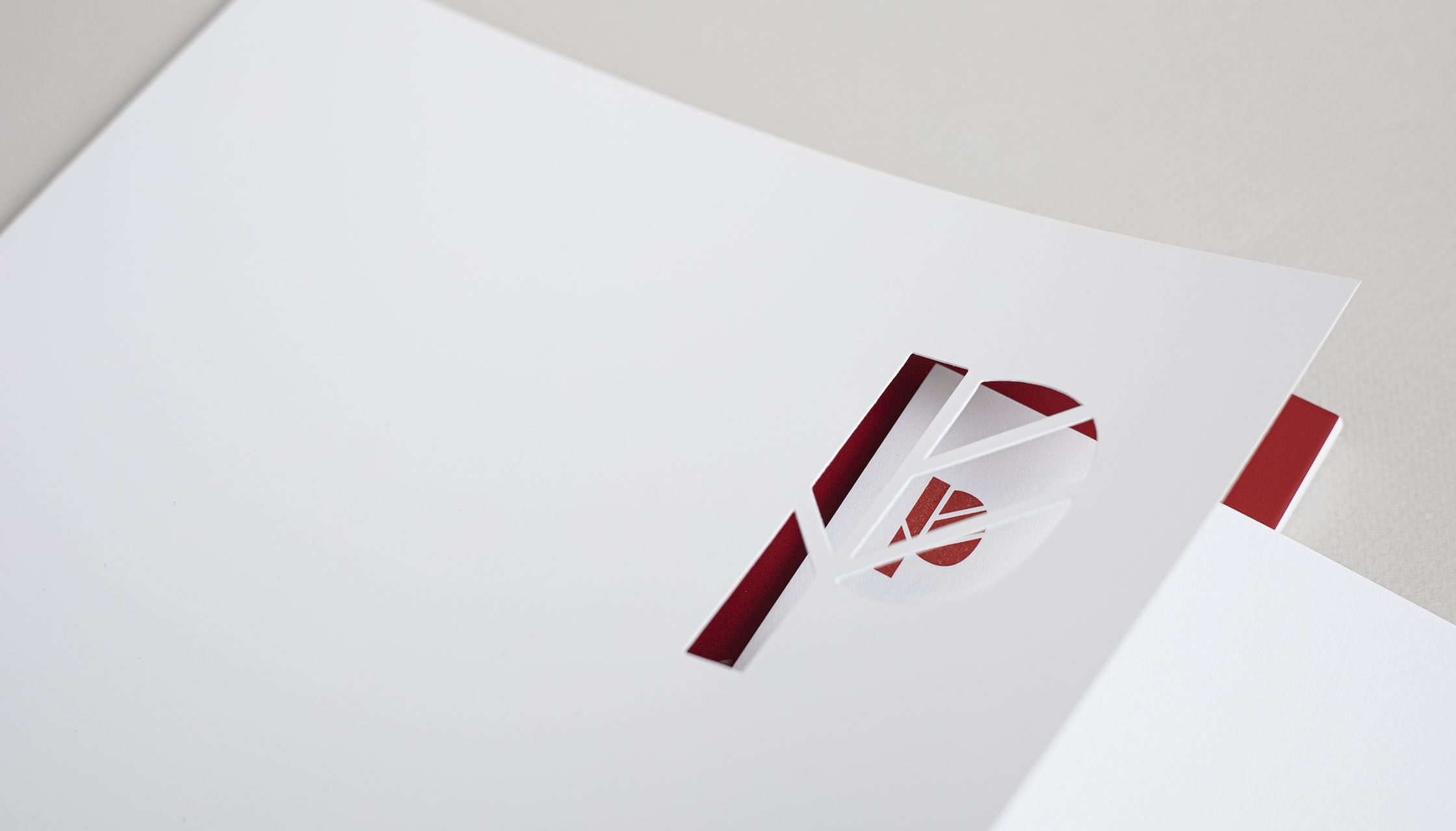 logo-design-simple-minimalistic-leaf-leaves-tree-lettering-letter-alphabet-P-red-texture-cutout