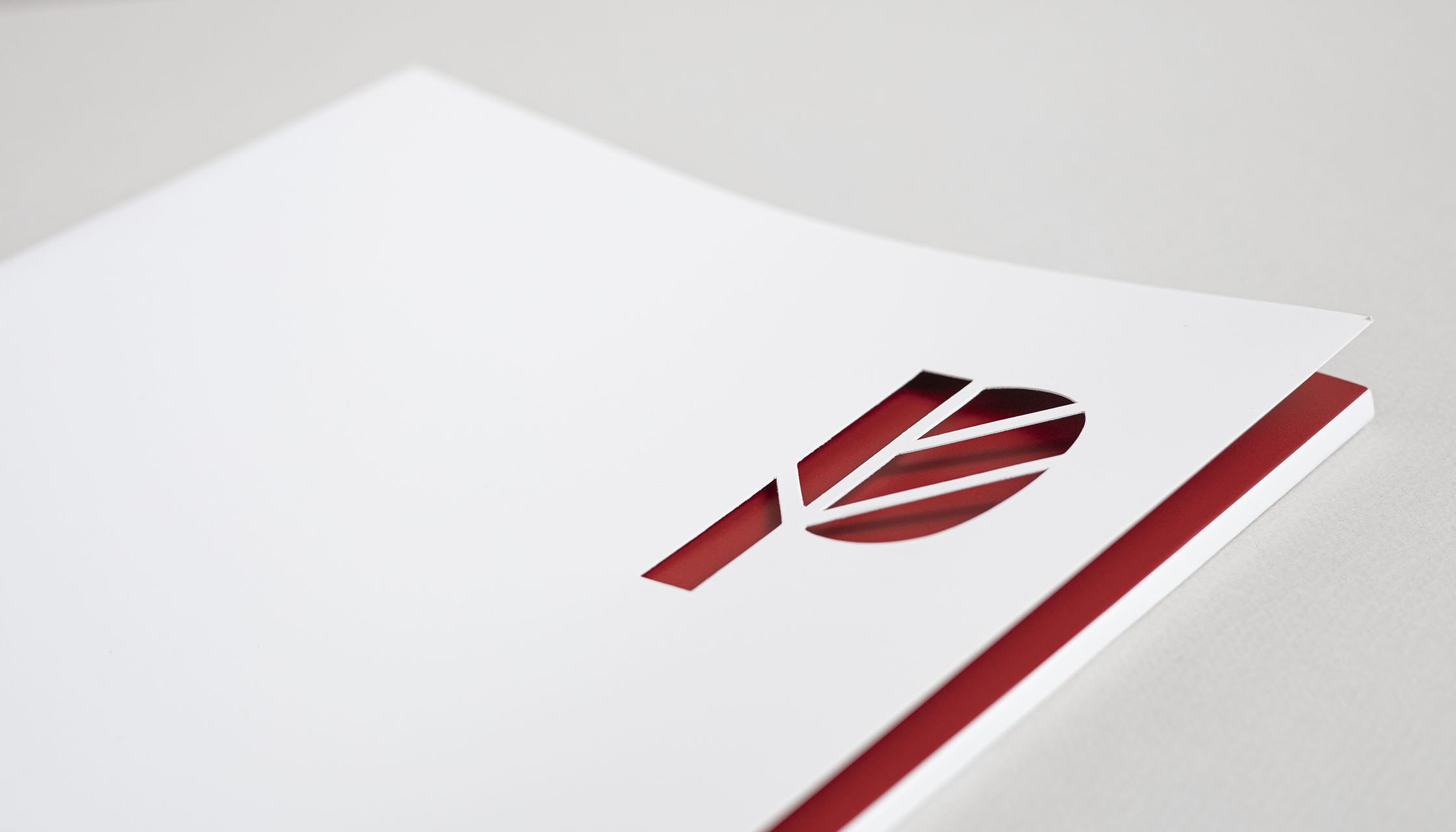 logo-design-simple-minimalistic-leaf-leaves-tree-lettering-letter-alphabet-P-red