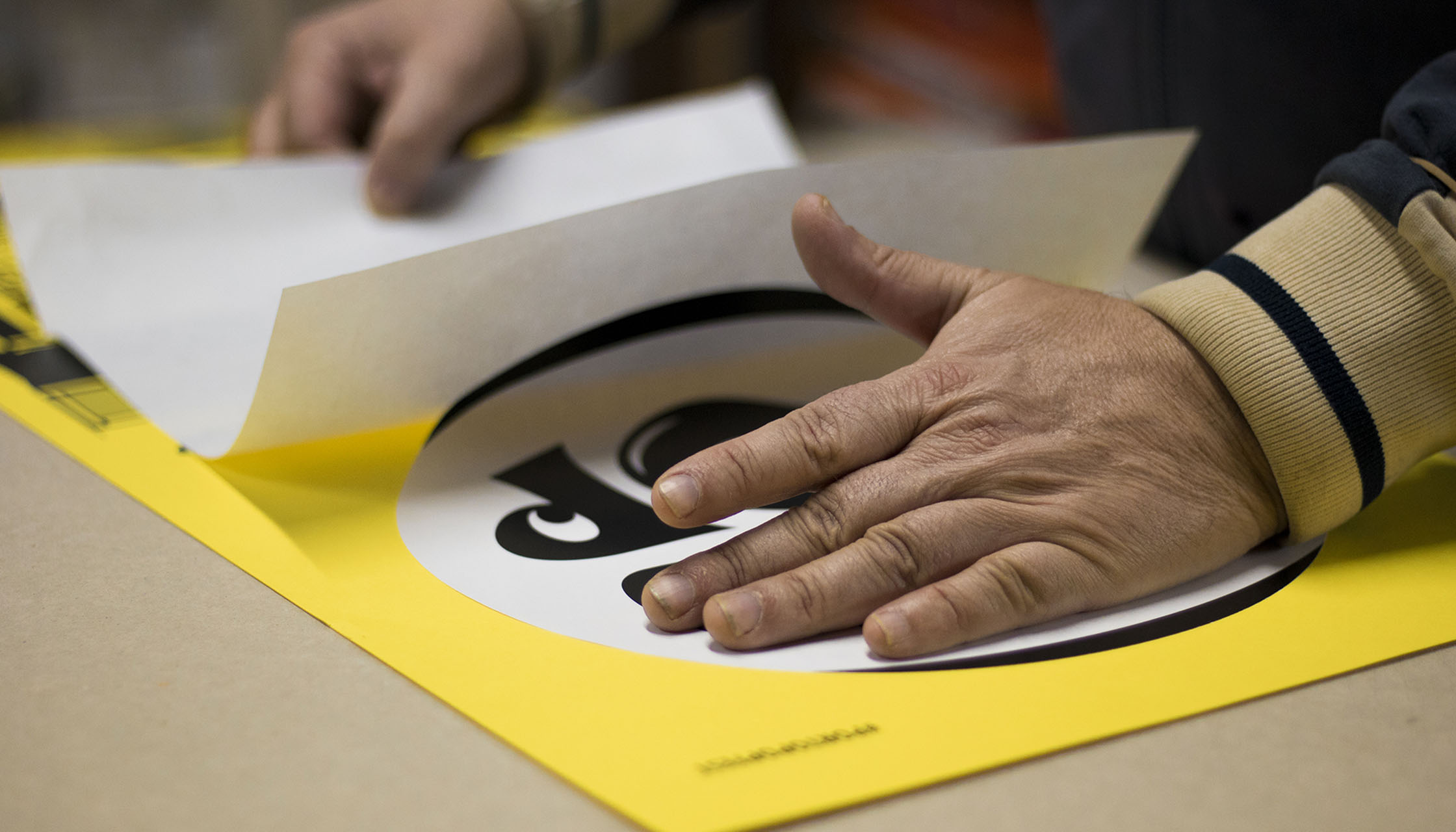 pattern-design-logo-branding-vintage-70s-pop-culture-poster-print-cds-funky-yellow-bright-logodesign-illustration-grid-sticker